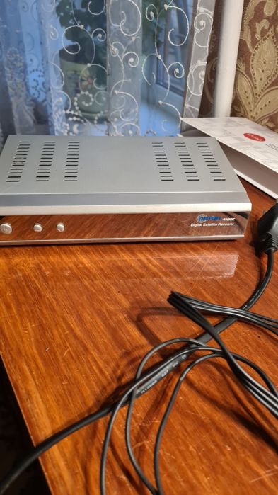 Тюнер. Почти новый.