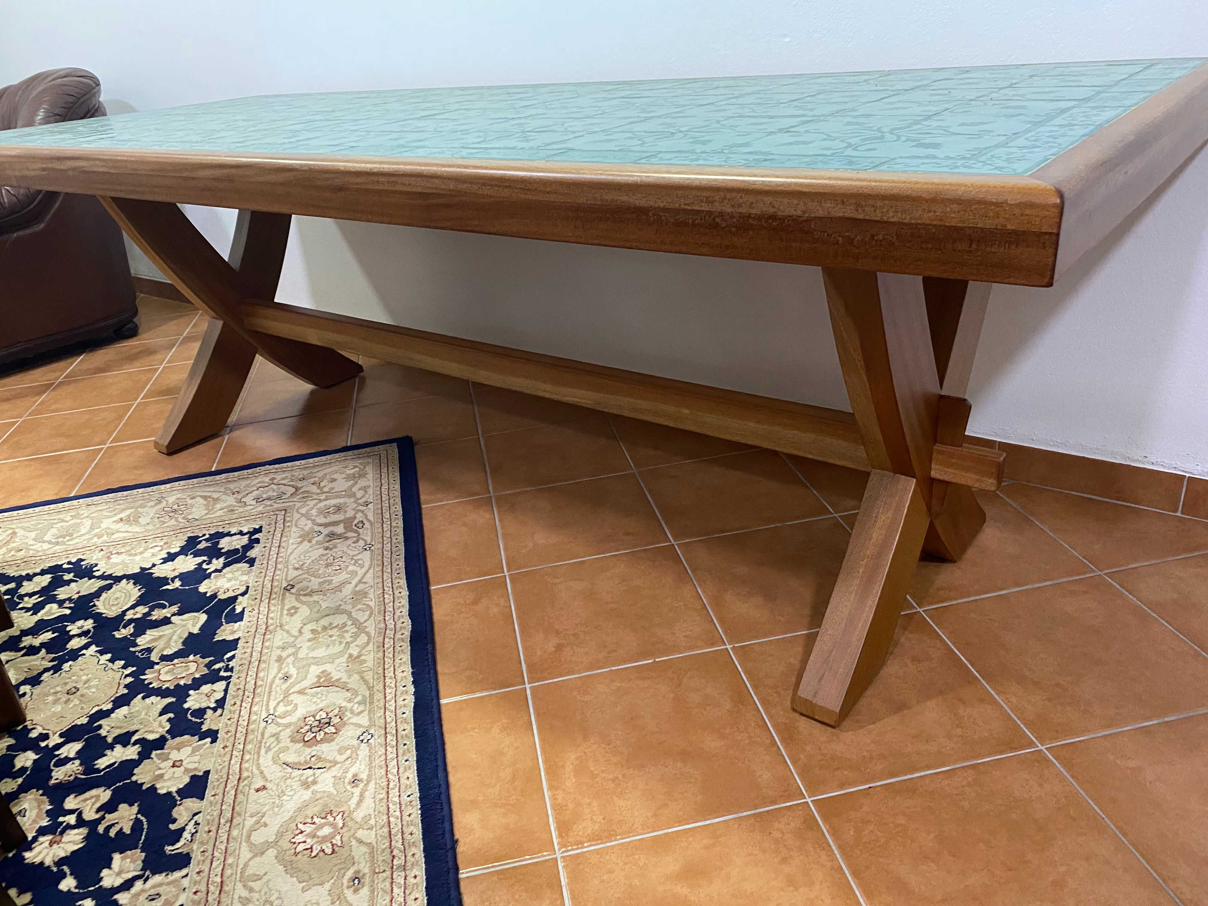 Mesa Rústica com Azulejo Centenário