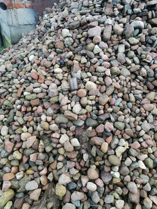 Kamień polny różnej wielkości