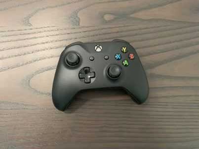 Microsoft Xbox One S All-Digital Edition | 1 TB | Um/Dois Controles