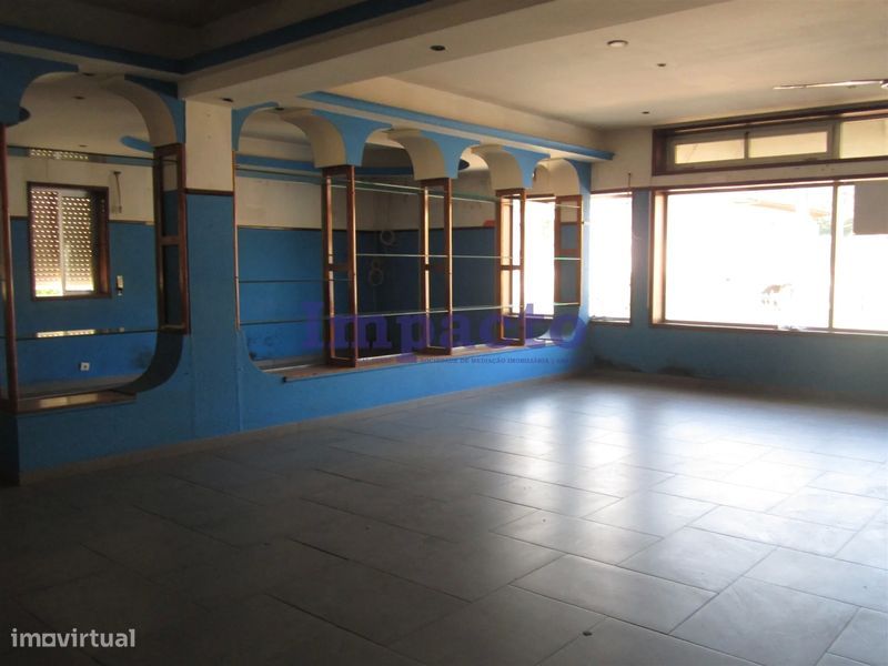 Loja para arrendamento em Romariz, Santa Maria da Feira