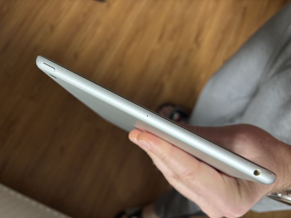 iPad 6‑го покоління (9,7 дюйма)