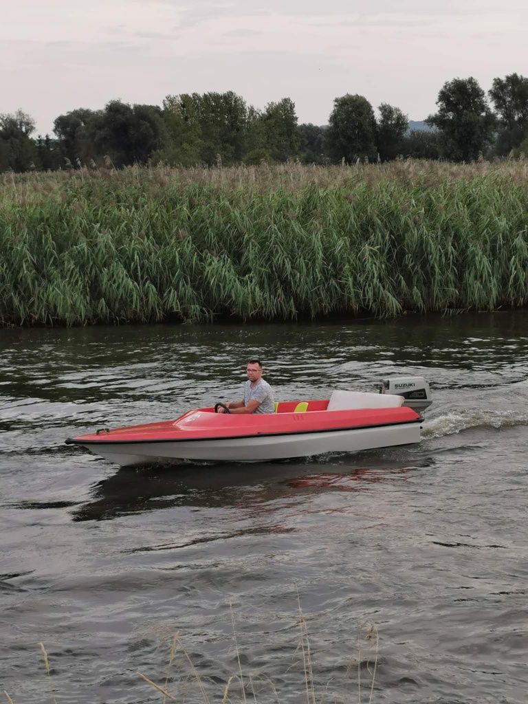 Motorowka Canada z silnikiem Suzuki 40 km