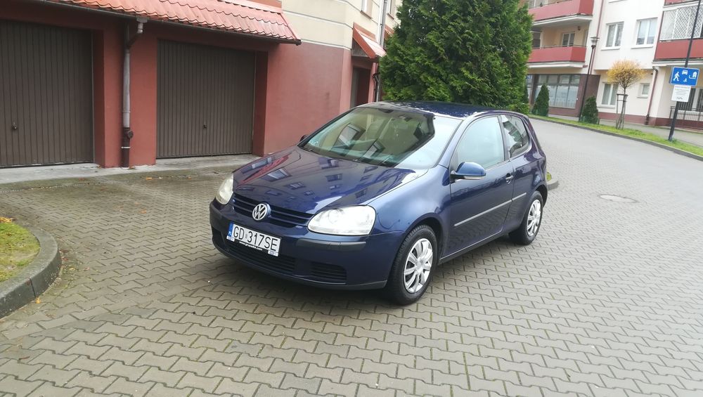 Sprzedam Golfa 5 benzyna hak klima