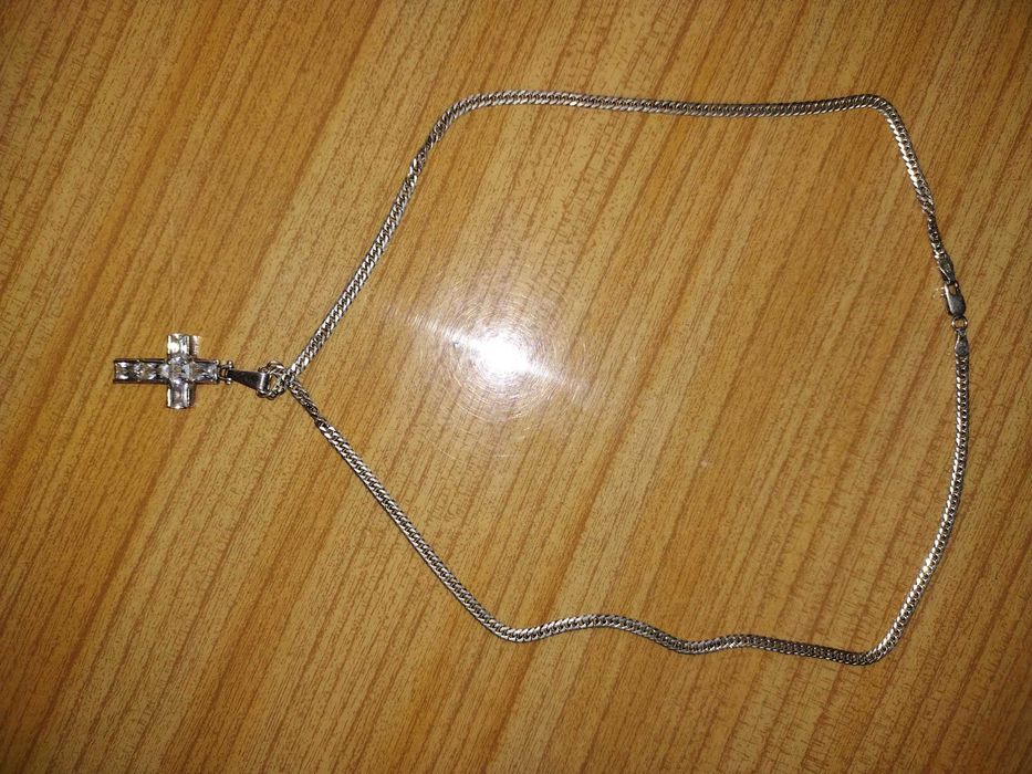 Łańcuszek 925 z krzyżykiem z cyrkoniami