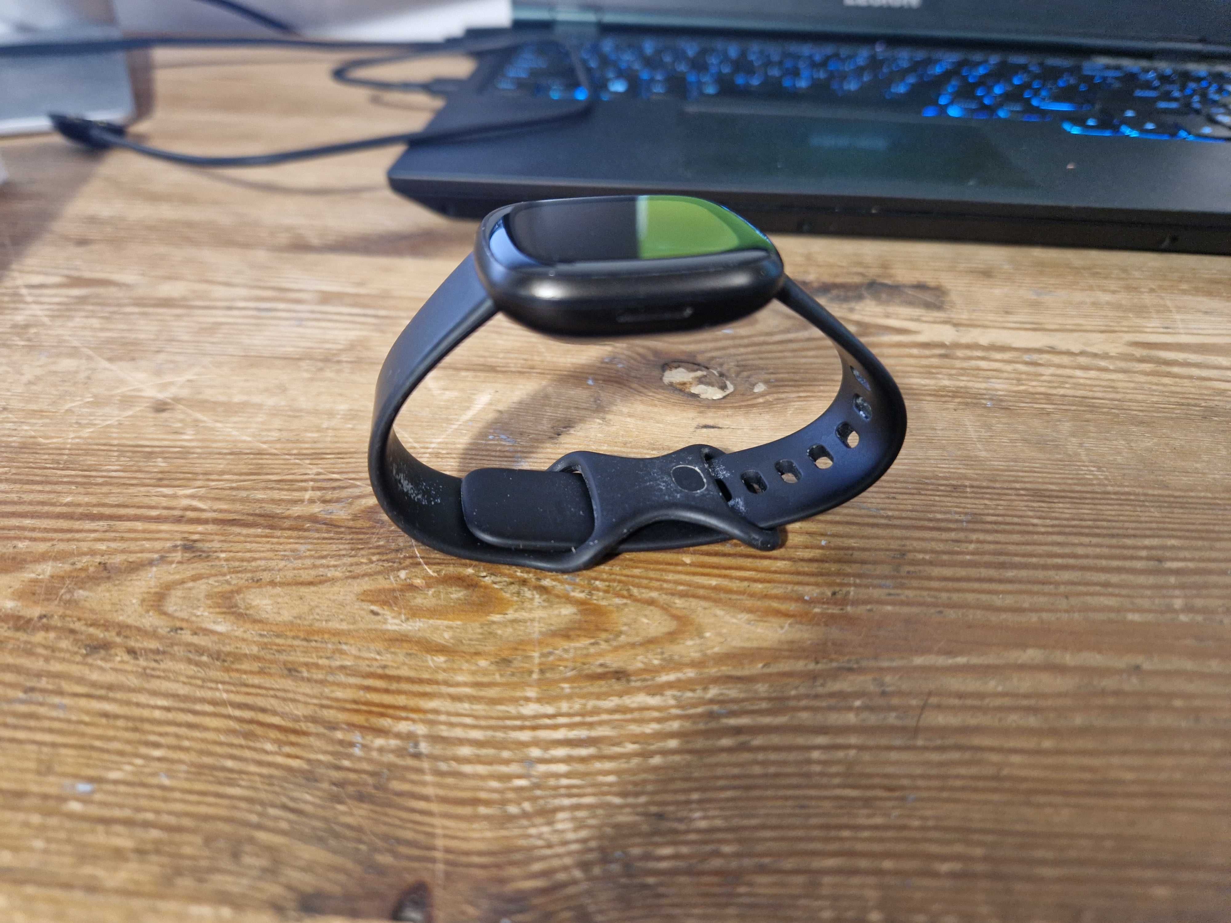 Smartwatch Fitbit Versa 3 czarny (2587)