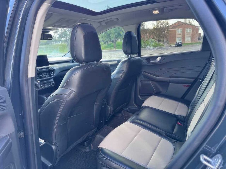 Ford Escape Titanium      2022