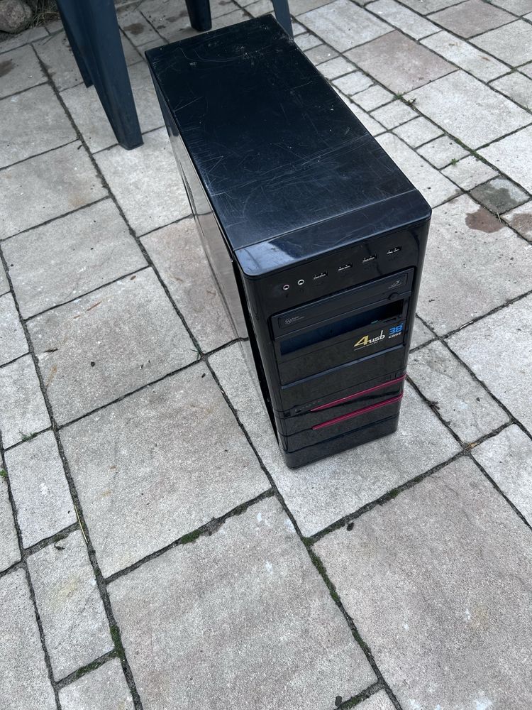 monitor z komputerem