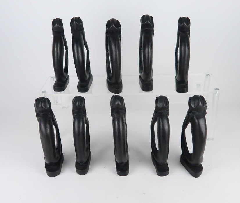 O Pensador Angolano - Escultura em madeira, CADA