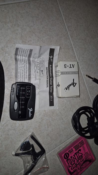 Guitarra Squier Fender e amplificador Fender 15G