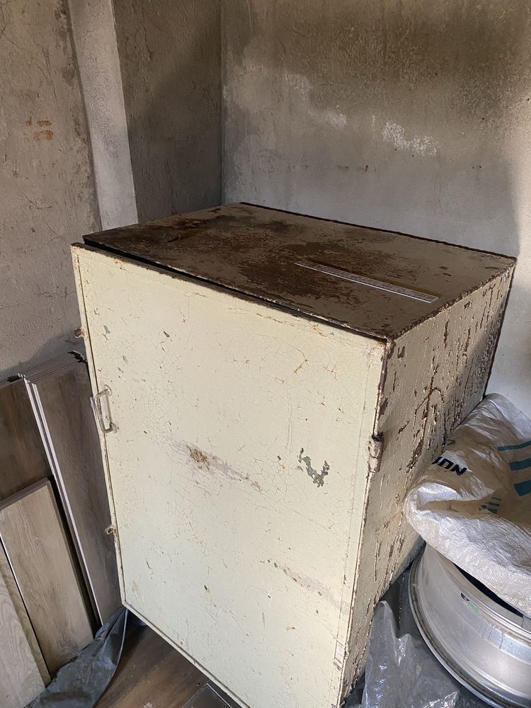 Продам великий металевий сейф