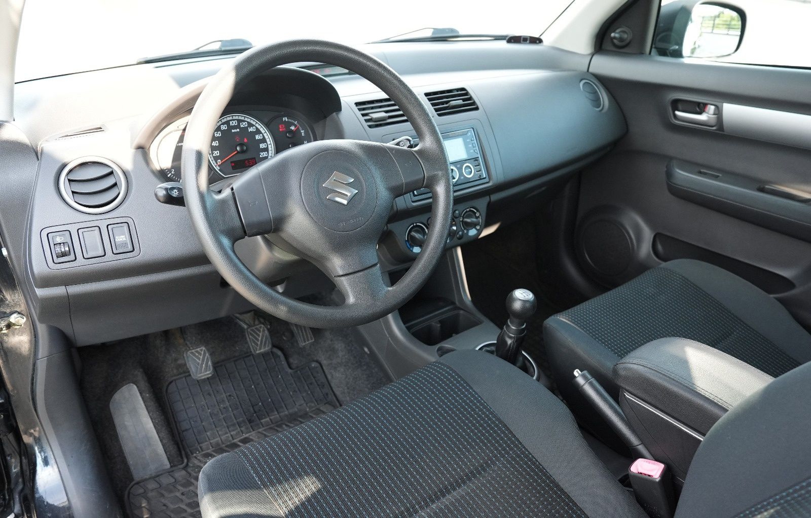 Ładny Suzuki Swift 1,3