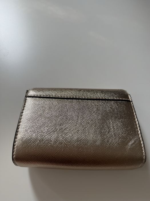 Złota torebka do ręki na pasku H&M kopertówka