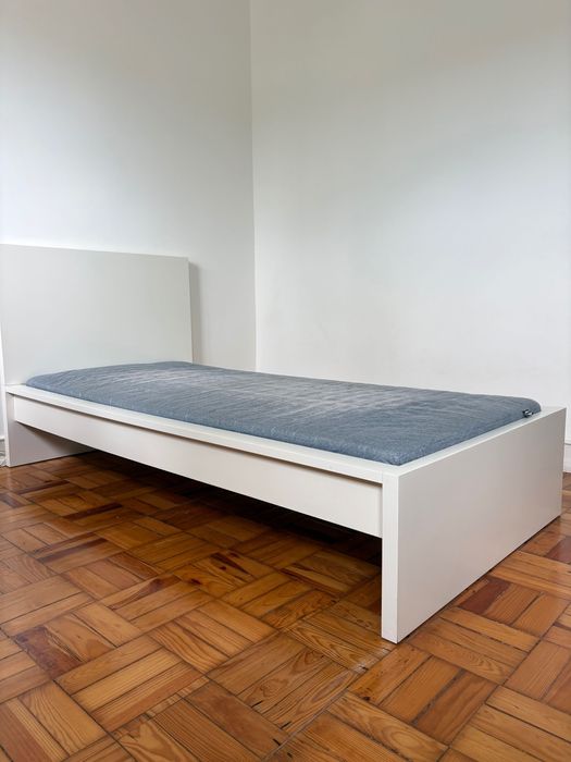 Cama Solteiro Ikea com Estrado e Colchão