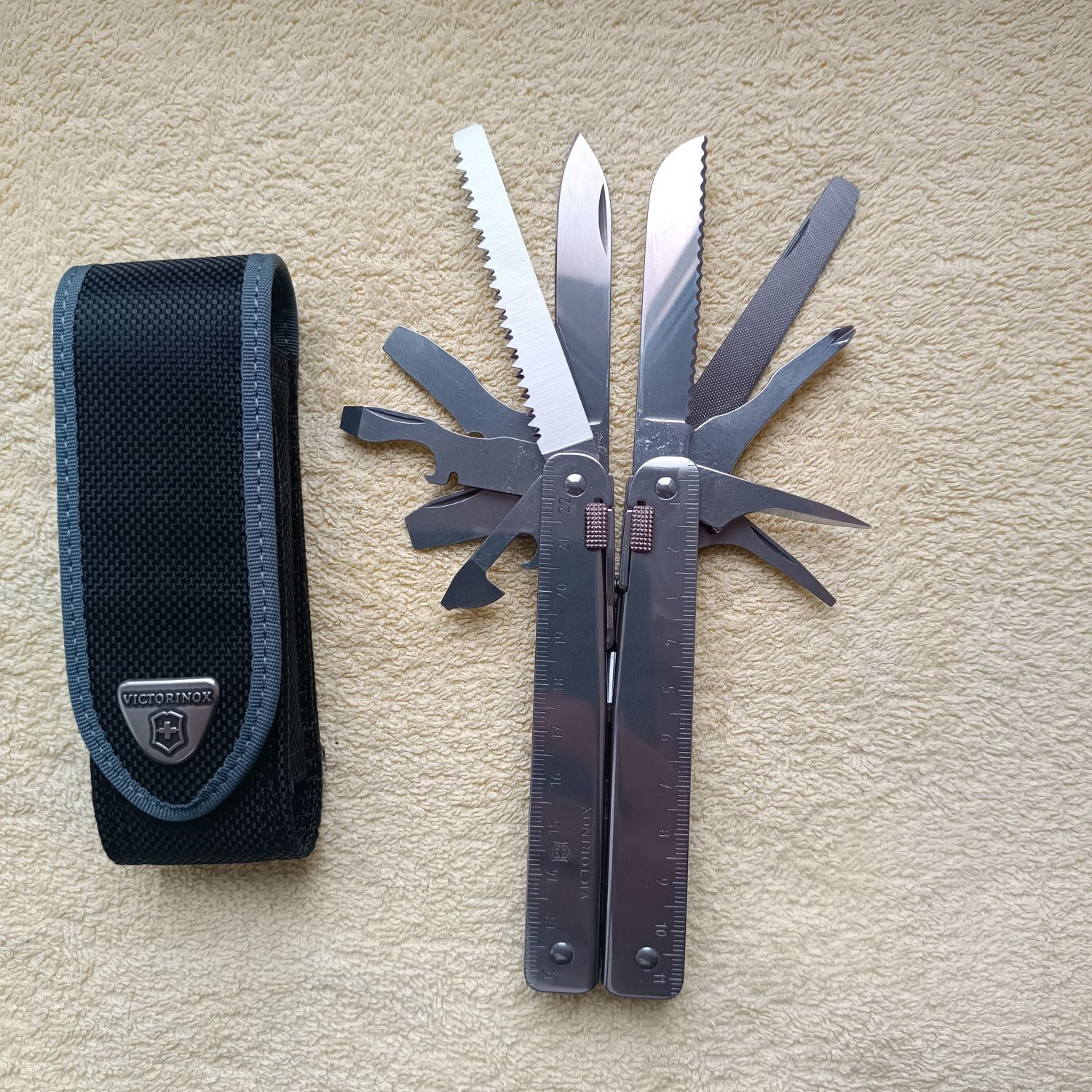 Victorinox Swiss Tool