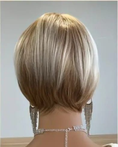 Krótka peruka blond platyna