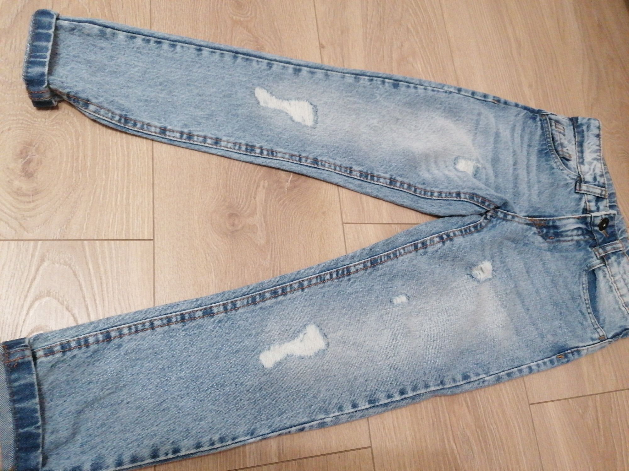 Spodnie dziewczęce rozm 122 jeans z dziurami