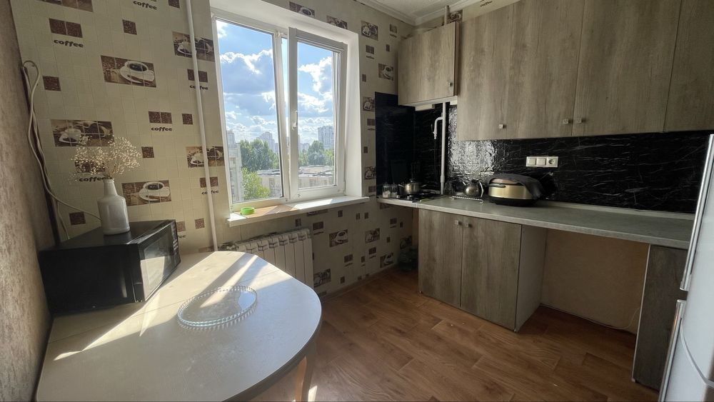 Продам 2к, вул. Кошиця 4, метро Харківська.