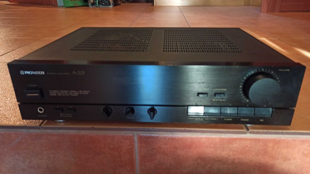 Wzmacniacz Stereo Pioneer A-223 w pełni sprawny i ładny stan wizualny