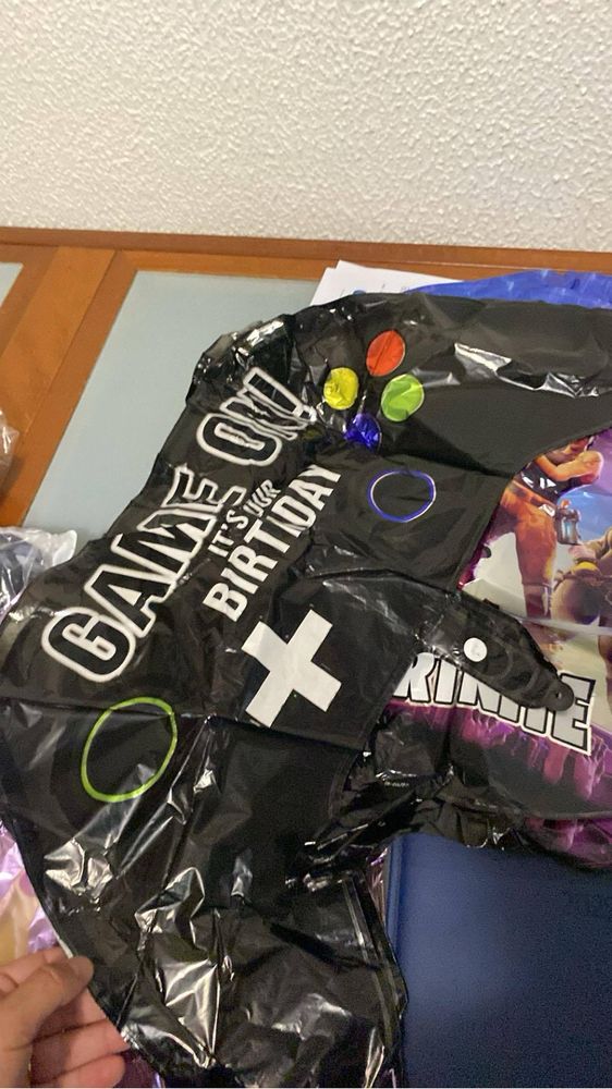 Pulseiras fortnite e balões