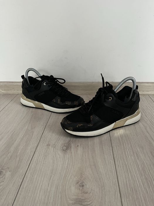 Czarne logowane sneakersy Guess Metz2 Moxea logo rozmiar 37