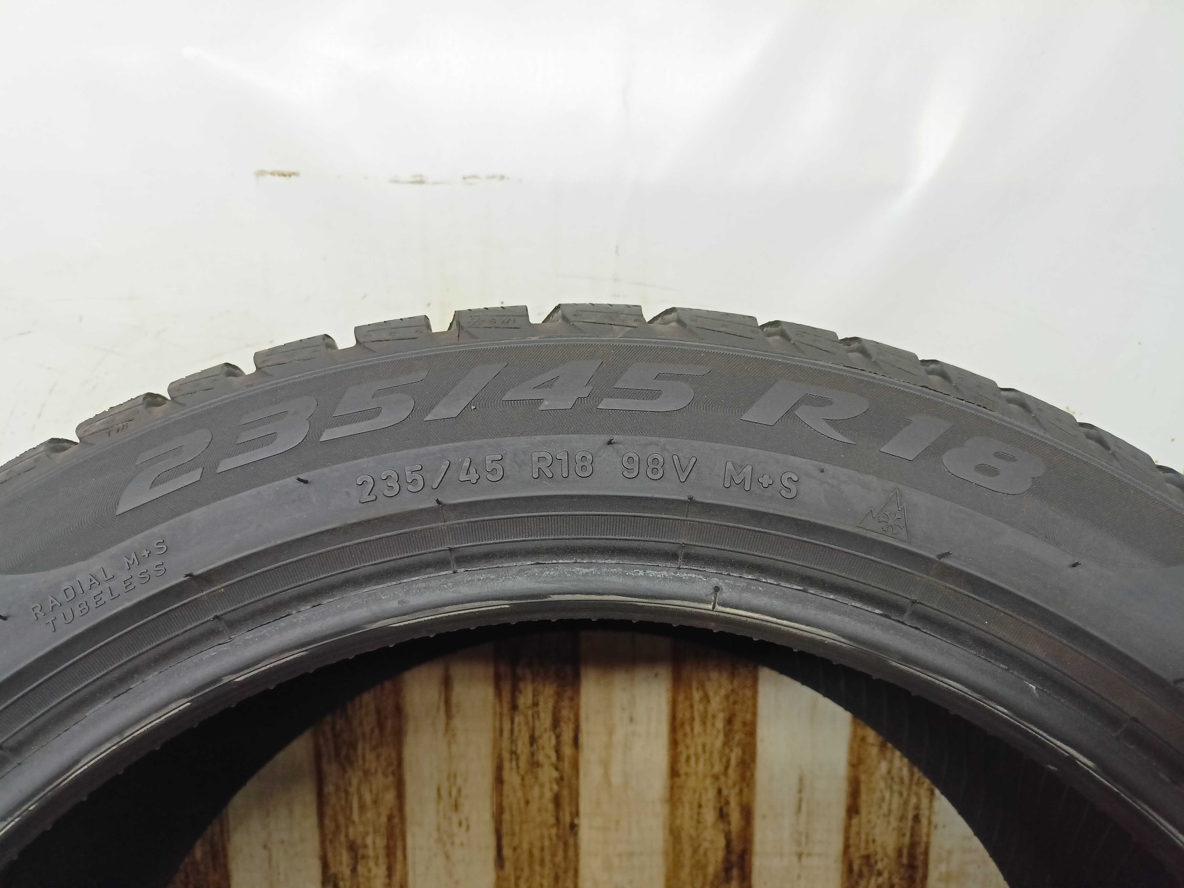 Pirelli SottoZero 3 235/45/18 23r. 98V 7,9mm Jak Nowa (1646)