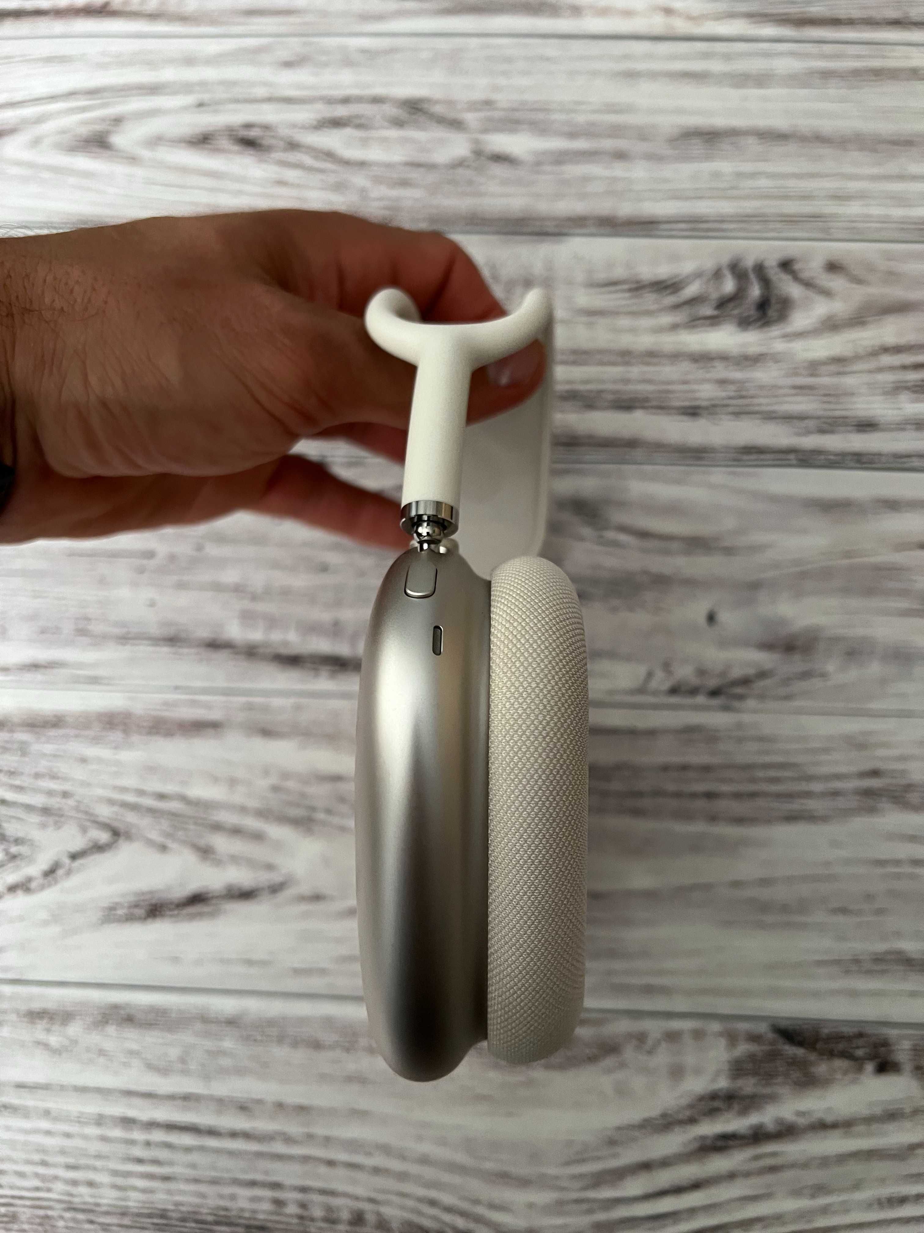 Apple AirPods Max Starlight Open Box