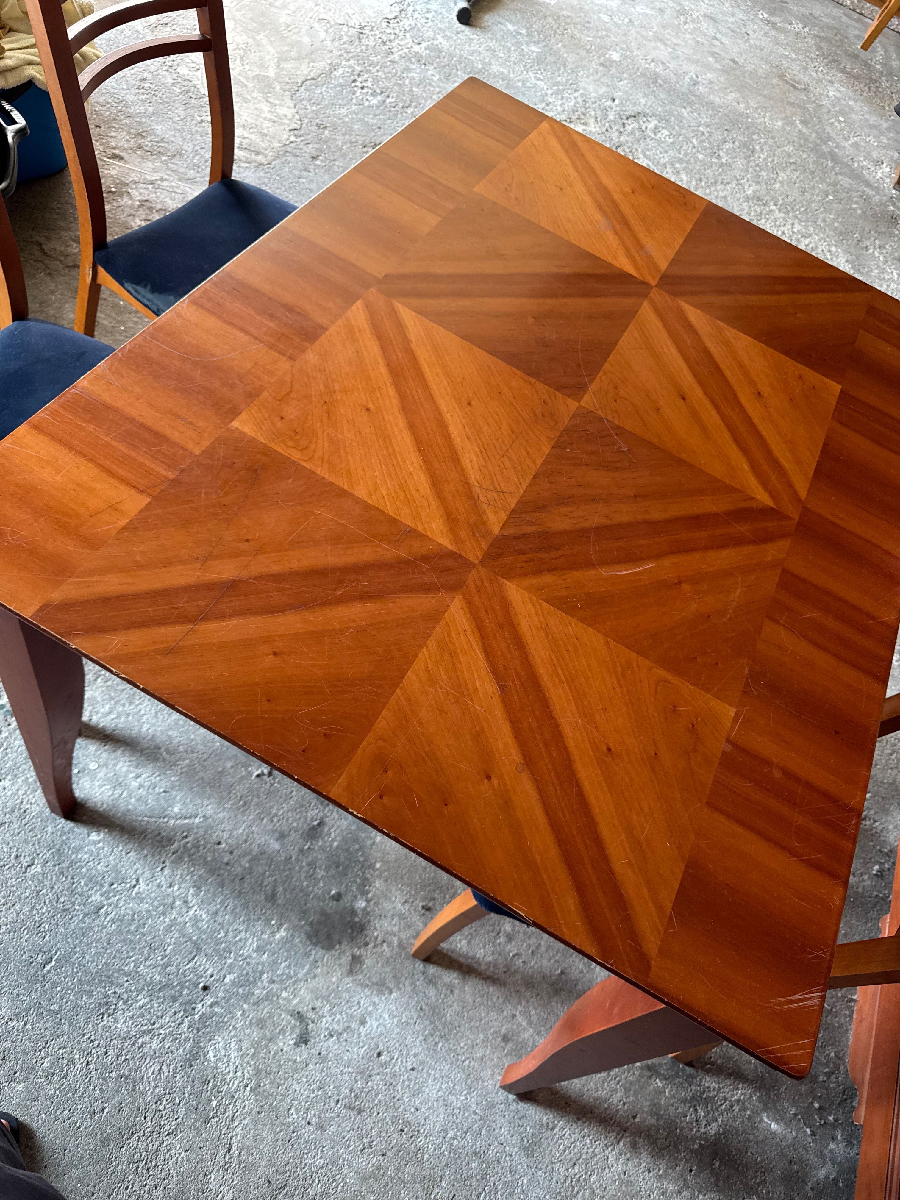 Mesa extensível com 4 cadeiras