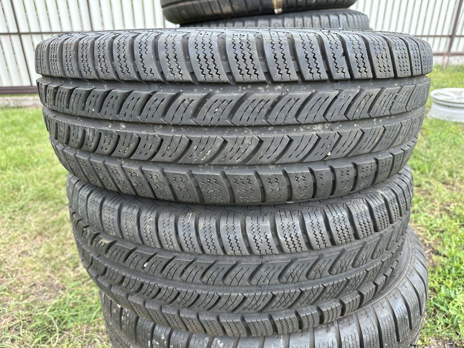 шини 205/65 r16C резина зимова Continental VancoWinter2 107/105T зима