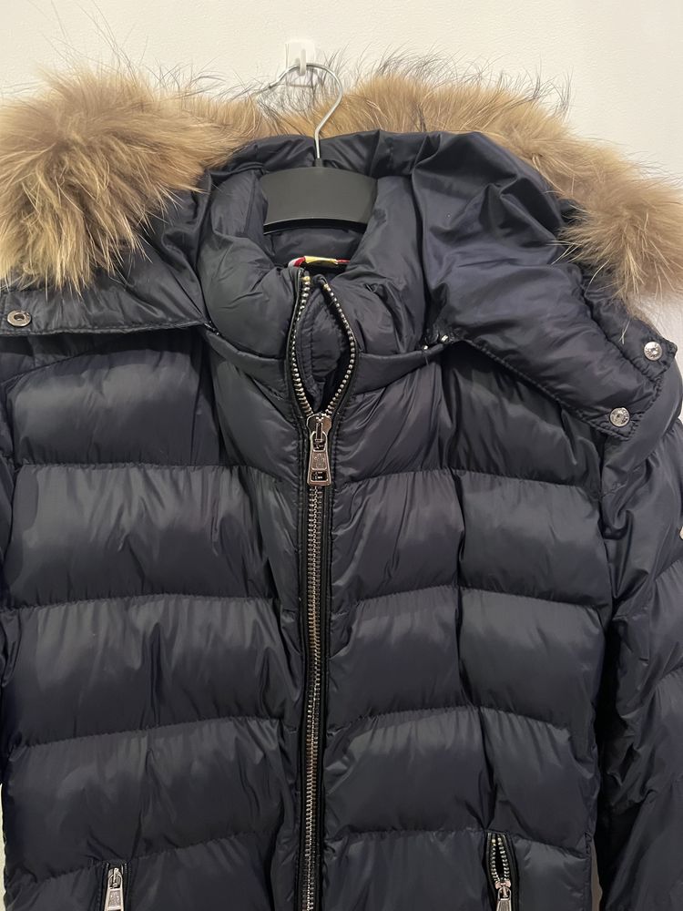 Kurtka granatowa z napisem Moncler