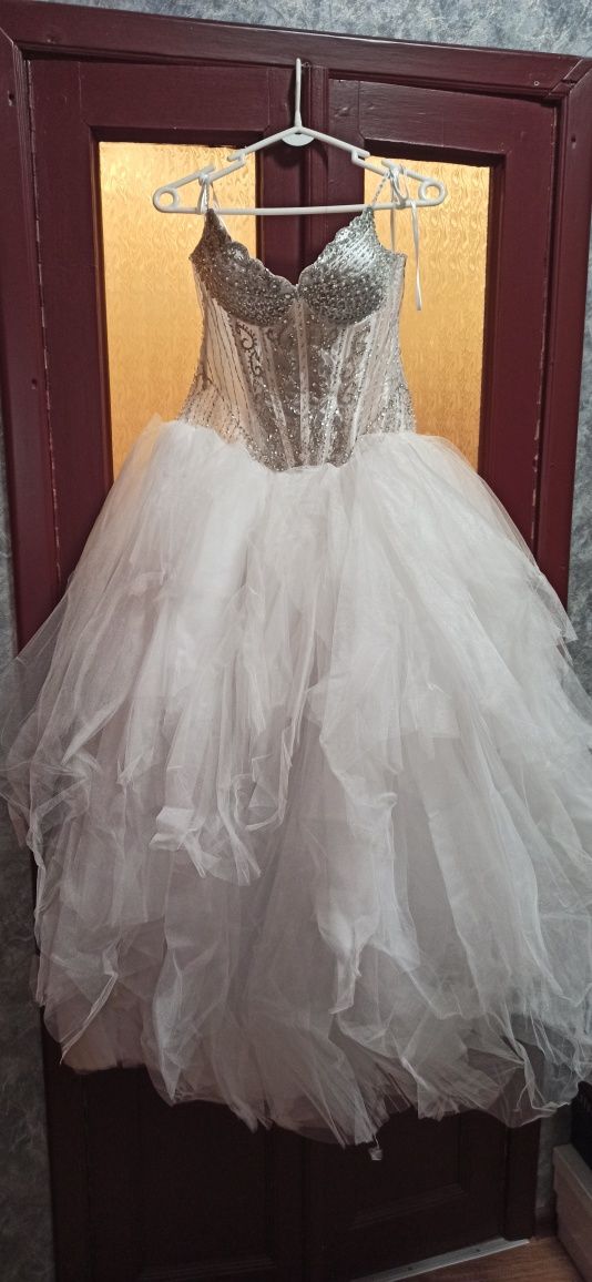 Весільне фатинове плаття з під'юпником. 42 розмір
