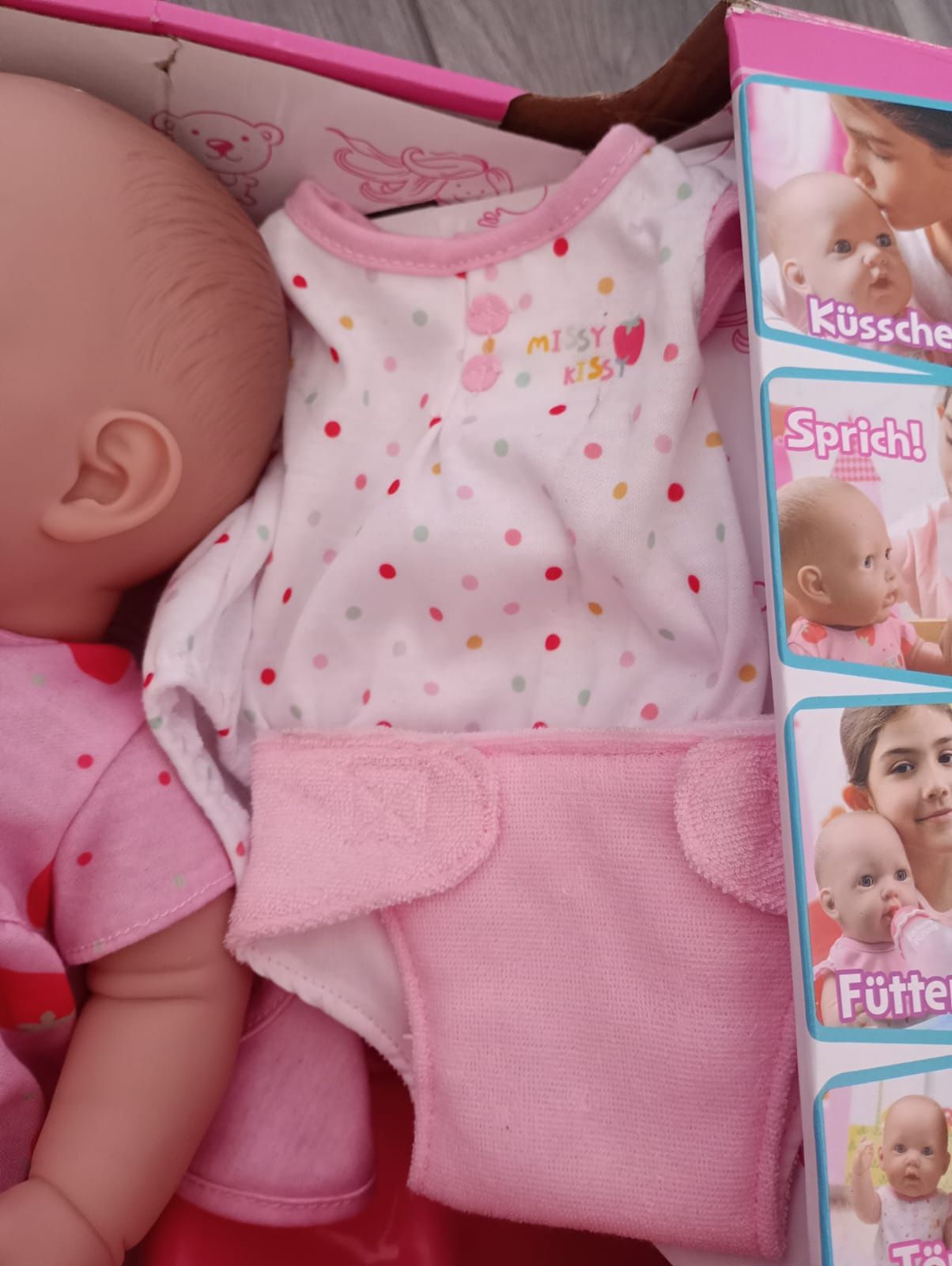Missy Kissy Mówiąca Lalka z Ubrankami i Akcesoriami

Cena 99 zł 

Lalk