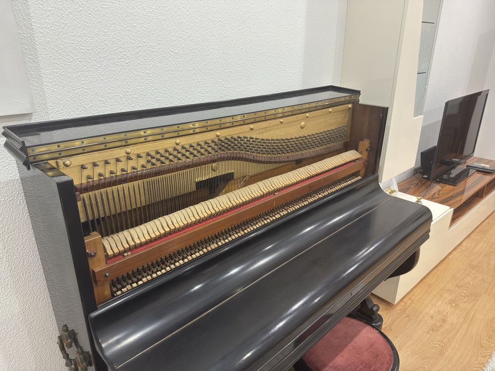 Piano vertical Gaveau