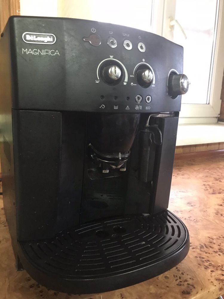 Кавова машина Delonghi