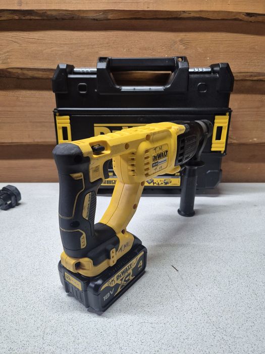 DeWalt Młotowiertarka SDS Zestaw DCH033