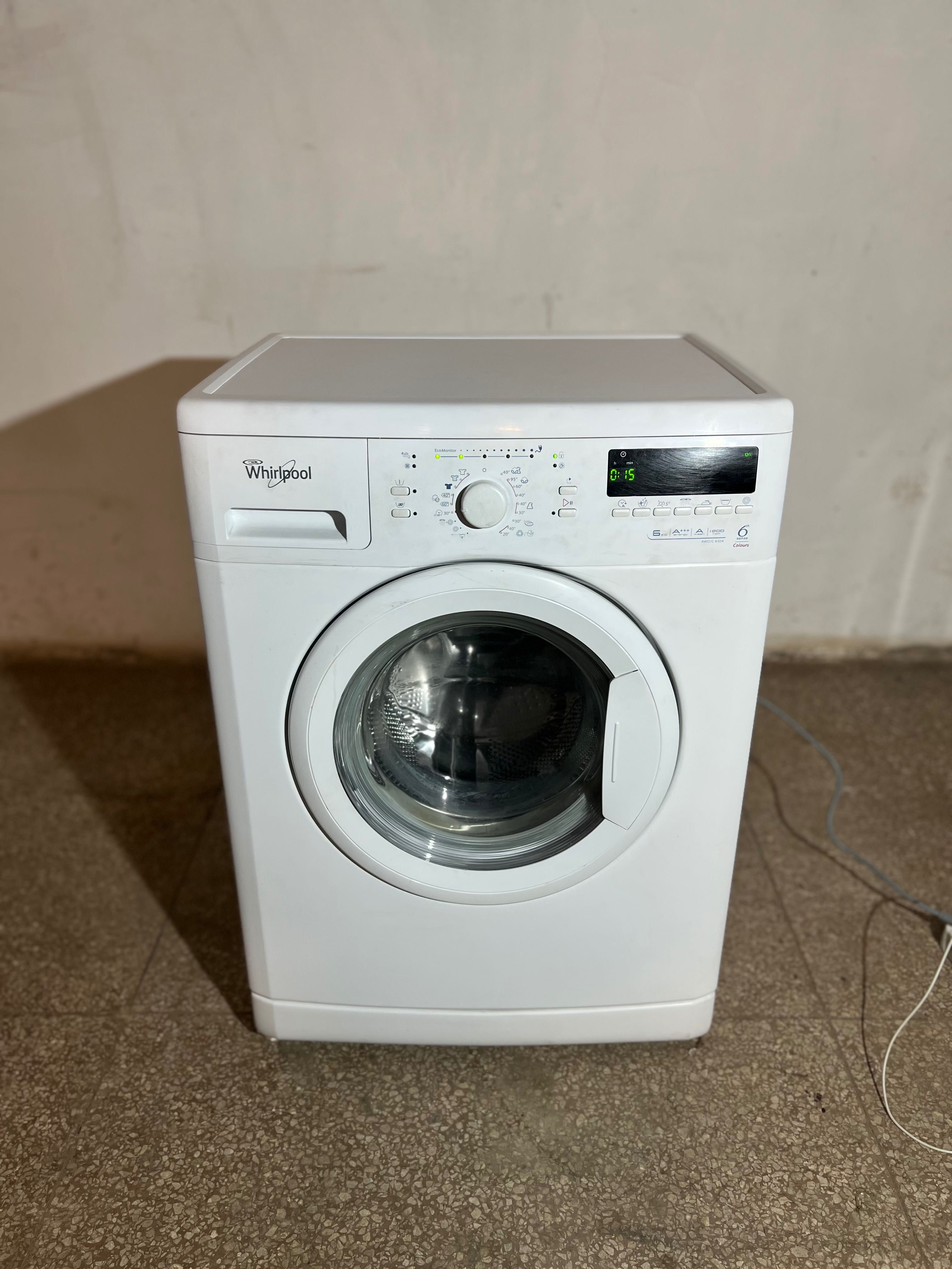 Продам пральну машину Whirlpool