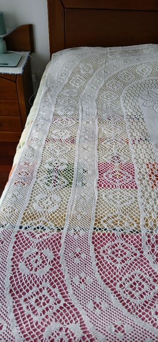 Colcha branca antiga