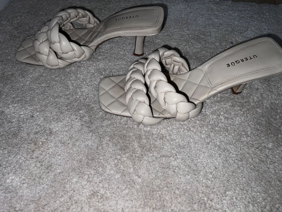 Sandalias Uterque, cor off-white