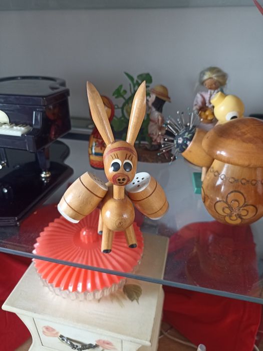 Stara figurka solniczka