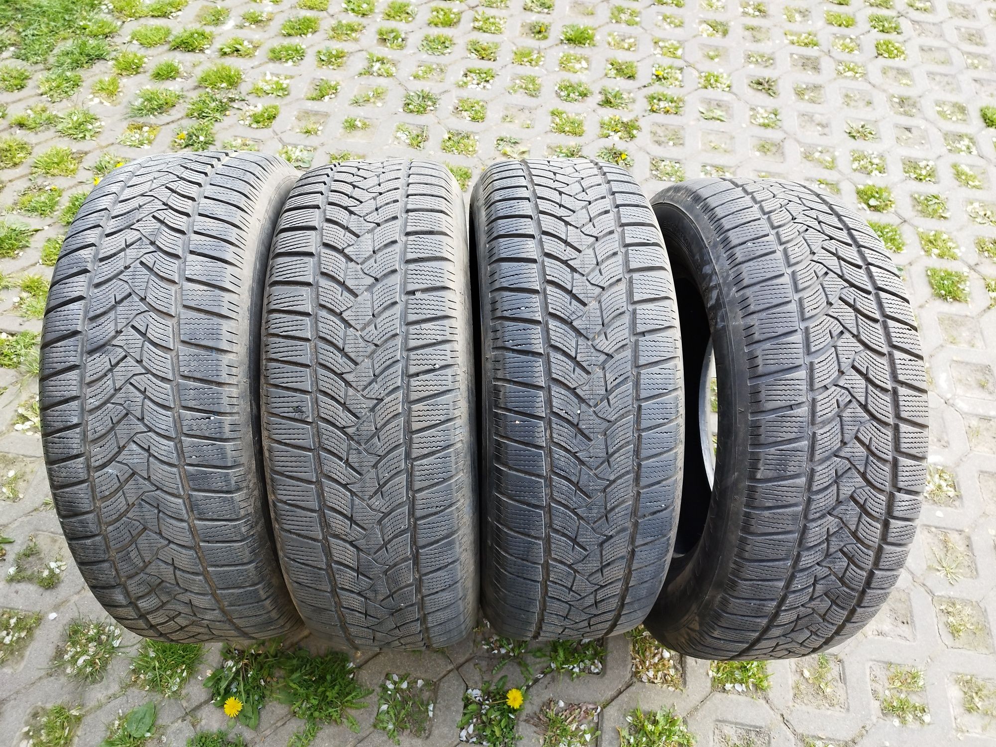 Opony zimowe Dunlop 235/65R17