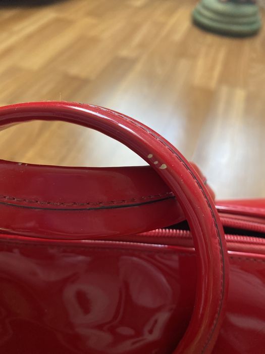 Продам лаковую сумку