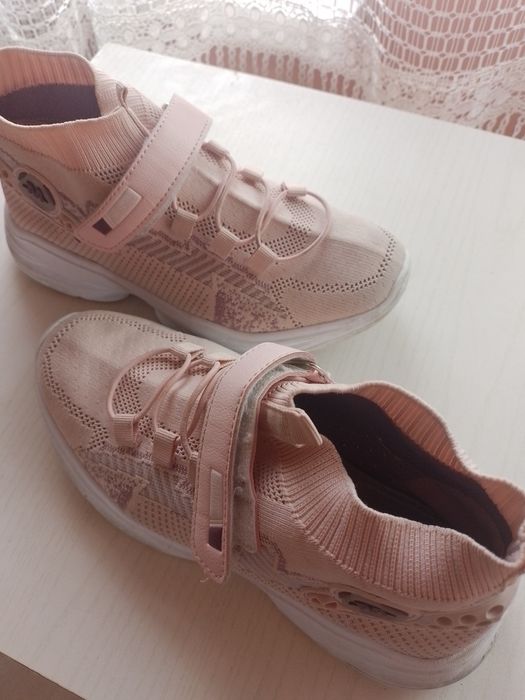 Кросівки для дівчинки