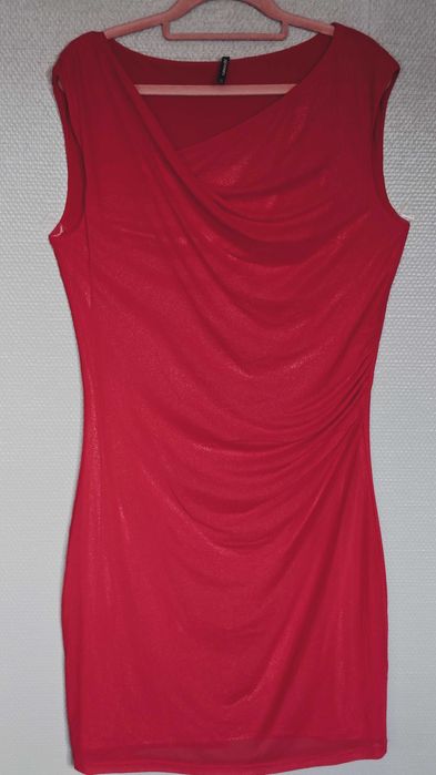 Dwuwarstwowa czerwona iskrząca sukienka