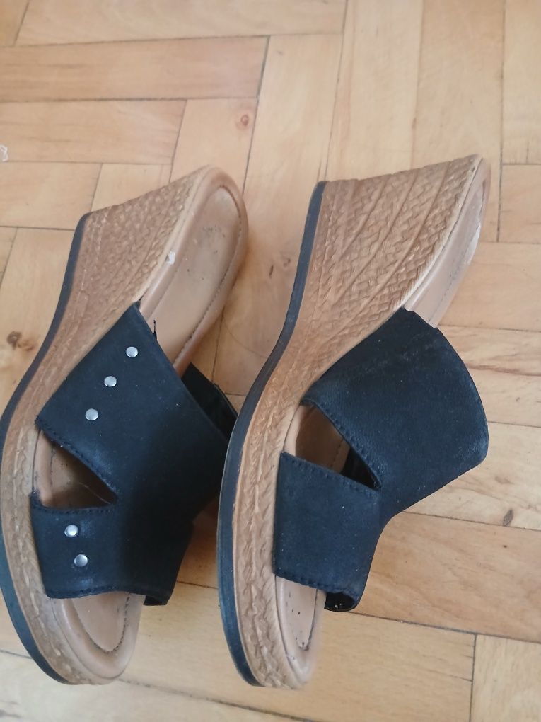 Klapki na saneczkowym obczasiku 8 cm 40