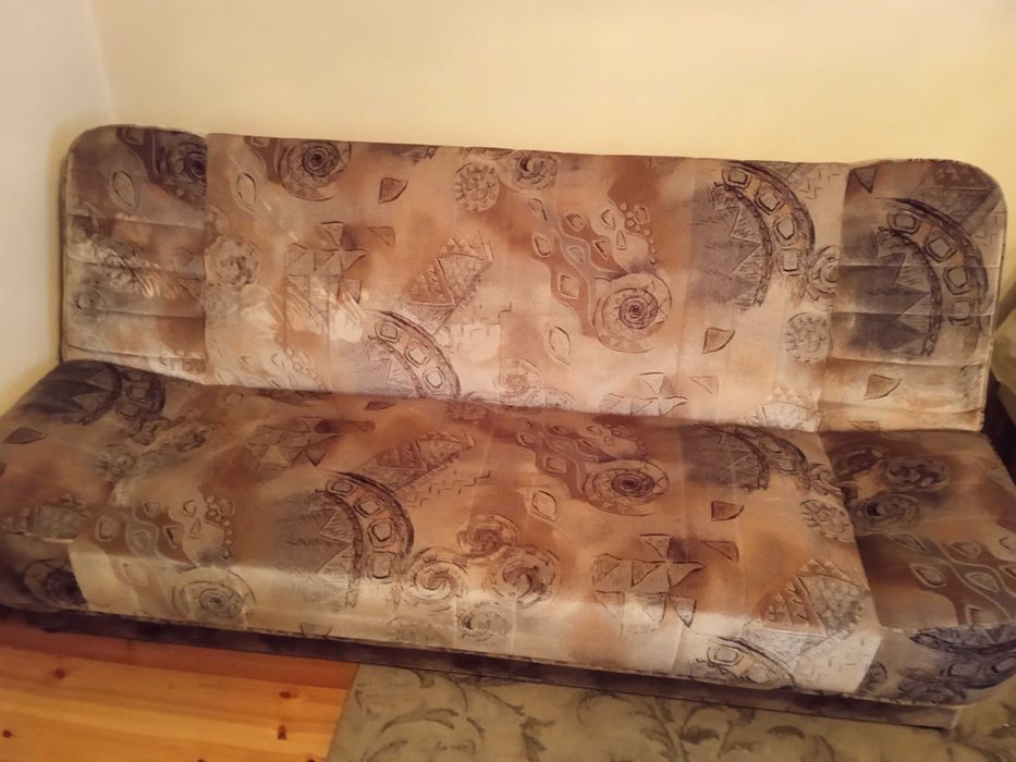 Wersalka, kanapa rozkładana z pojemnikiem oddam za darmo