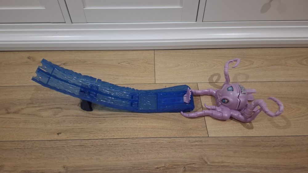 Tor kaskaderski z ośmiornicą Hot wheels  Monster trucks
