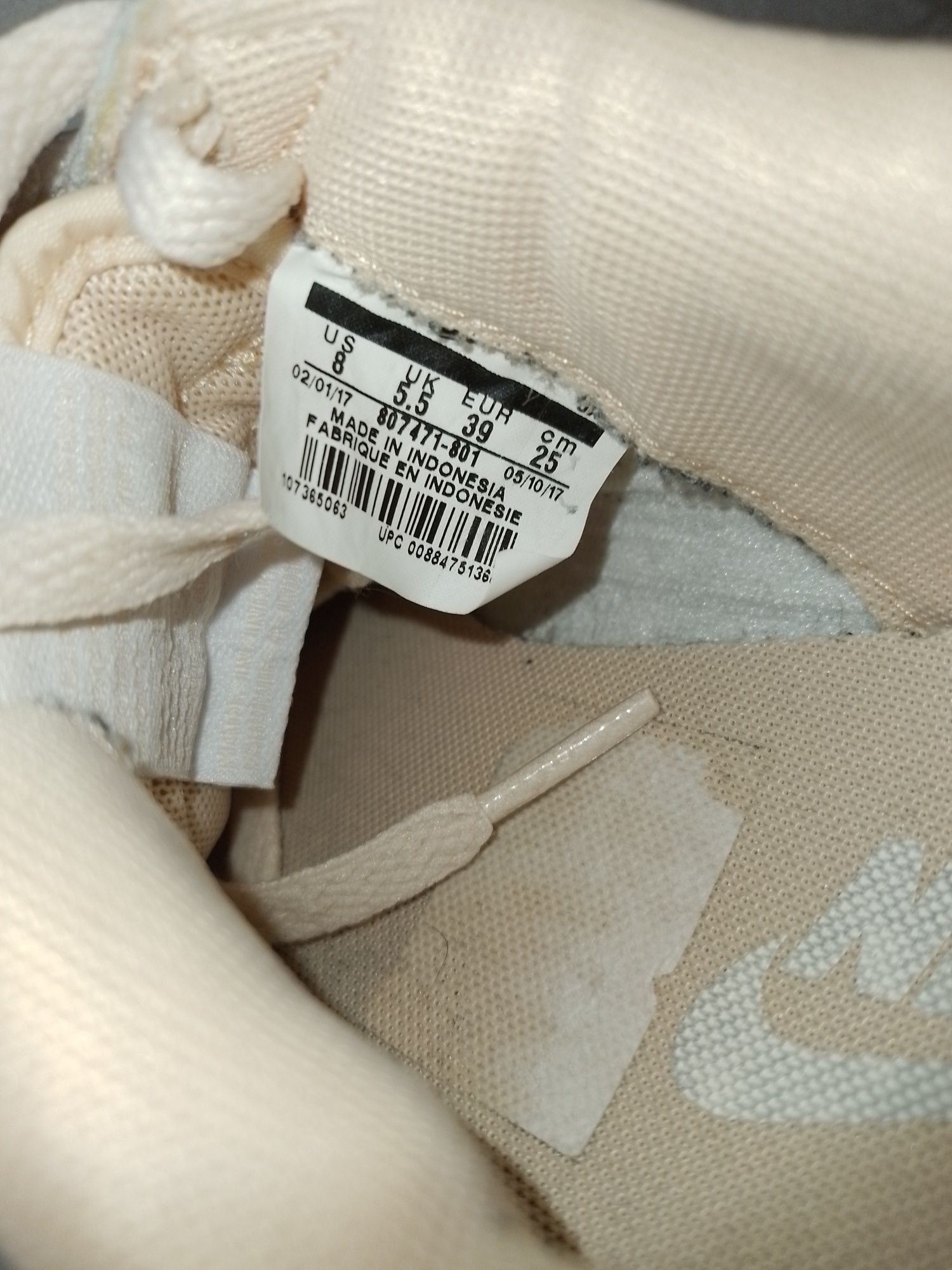 Кроссовки женские Nike оригинал размер 39 ,идеал