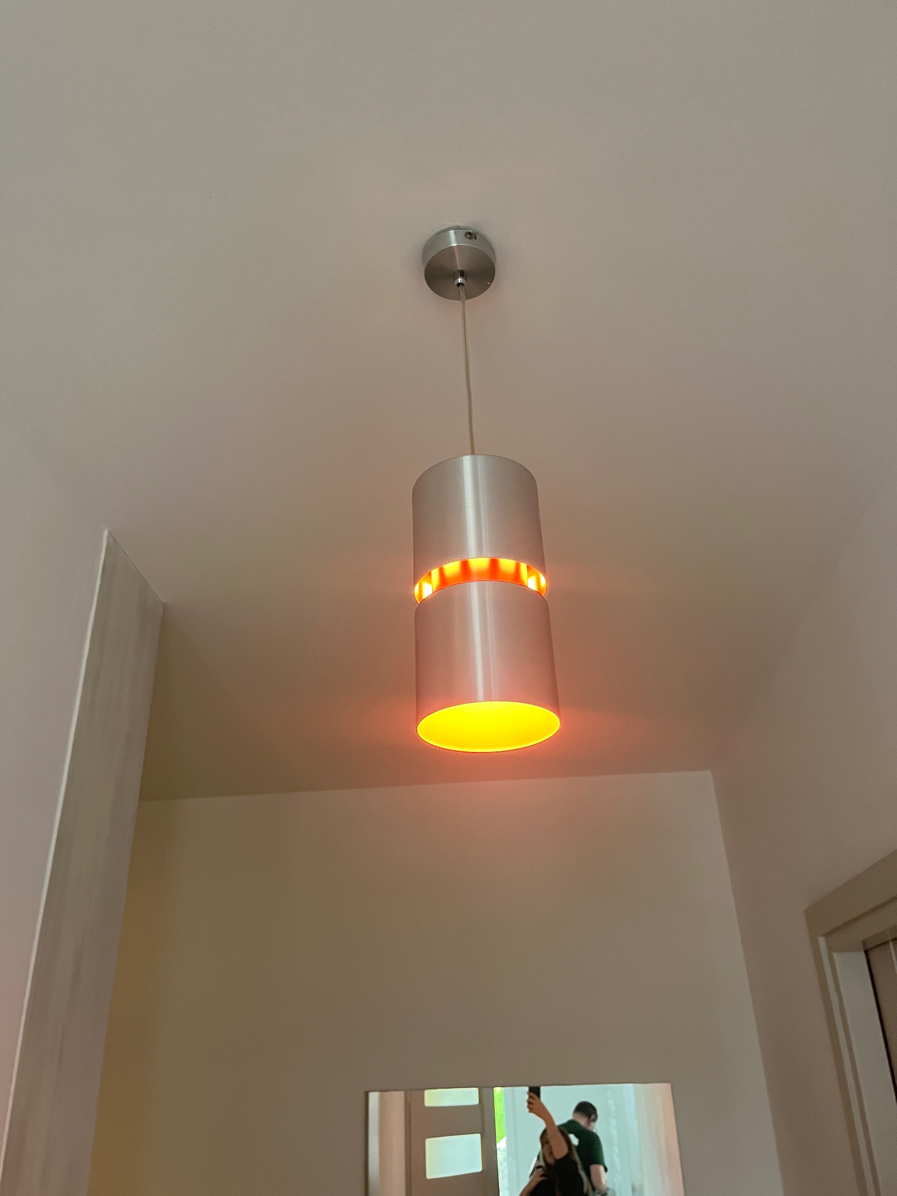 Lampa do korytarza sypialni wisząca minimal rozowa