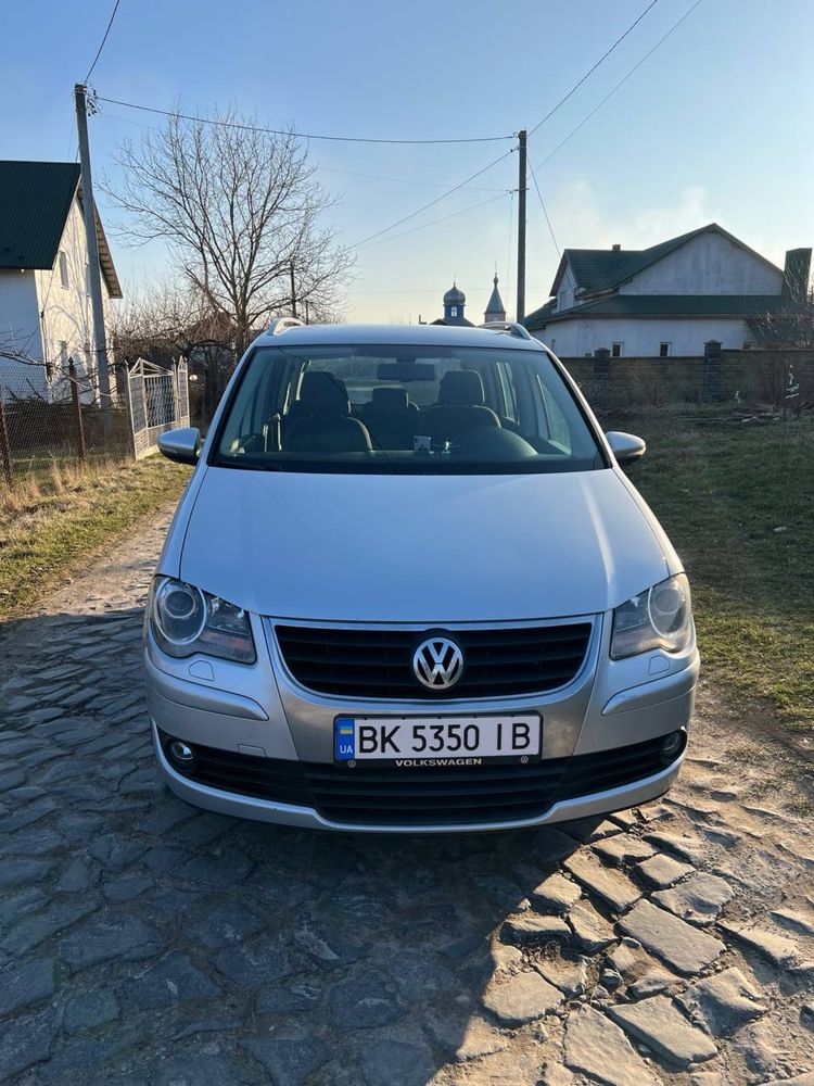 Продам volkswagen touran 1.4 tsi 2010 год