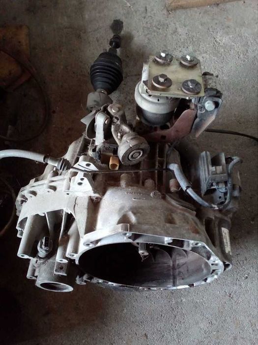 Vendo Caixa de Velocidades Ford de Motor 2.3 Gasolina